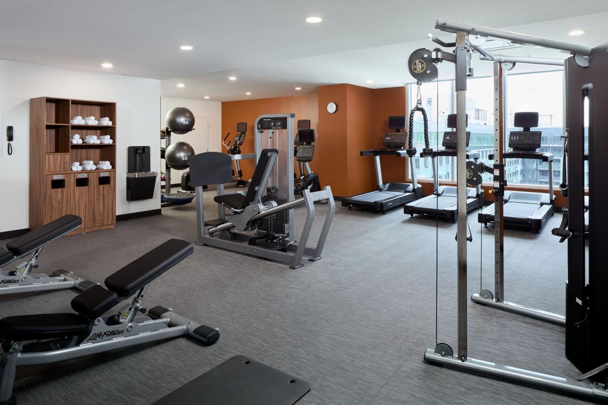 Courtyard By Marriott Montreal Laval Hotel Eksteriør billede