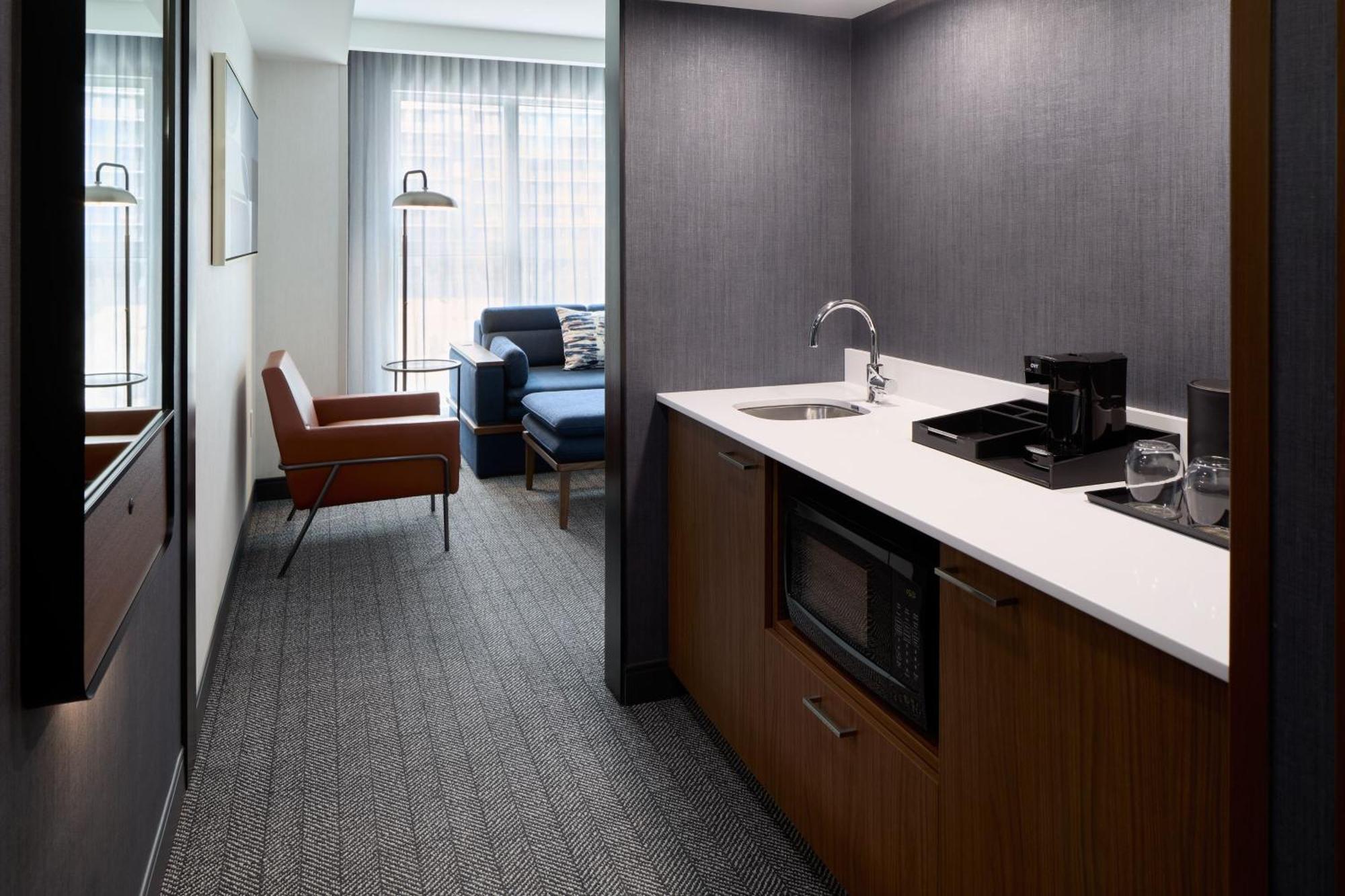 Courtyard By Marriott Montreal Laval Hotel Eksteriør billede