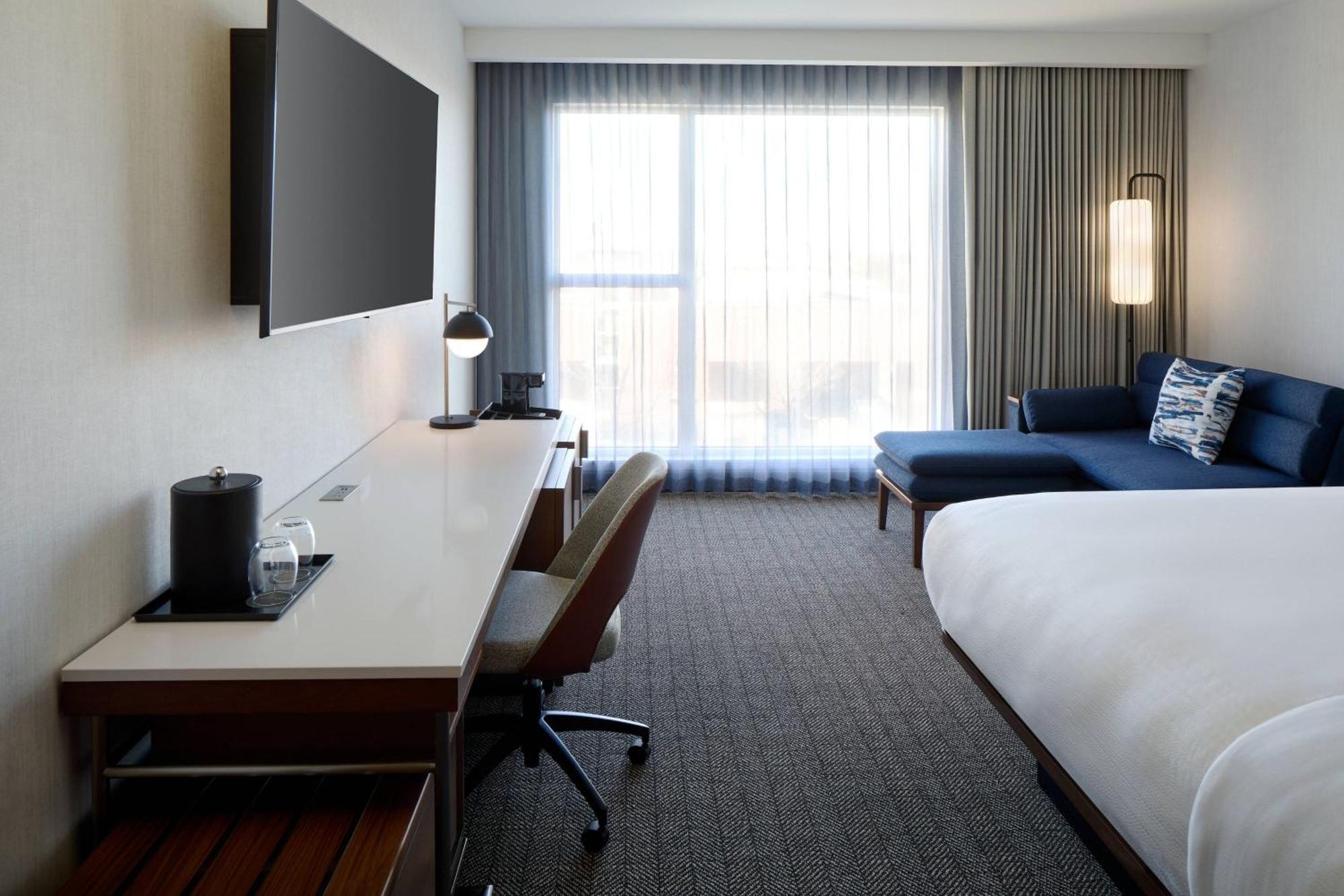 Courtyard By Marriott Montreal Laval Hotel Eksteriør billede