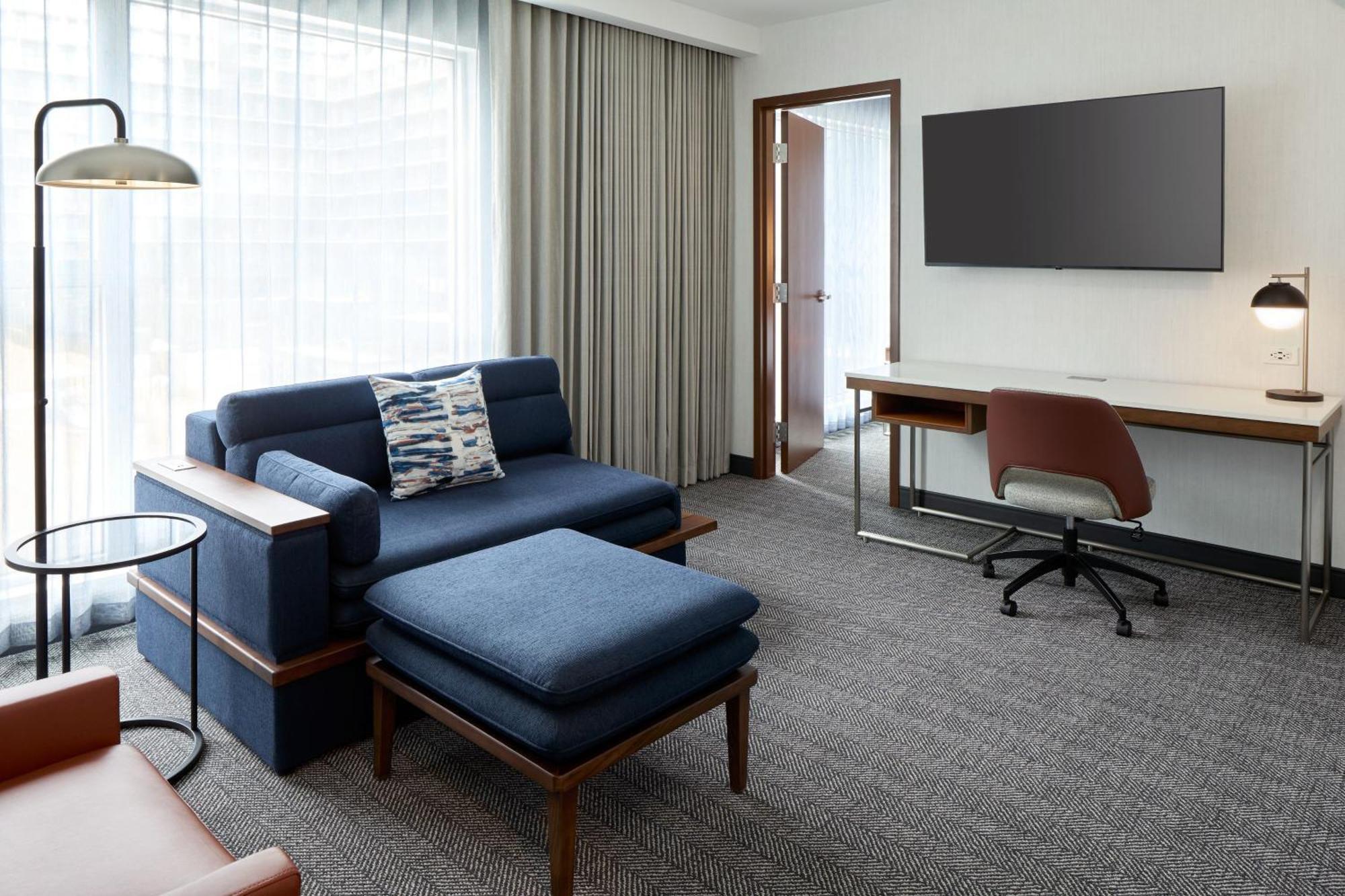 Courtyard By Marriott Montreal Laval Hotel Eksteriør billede