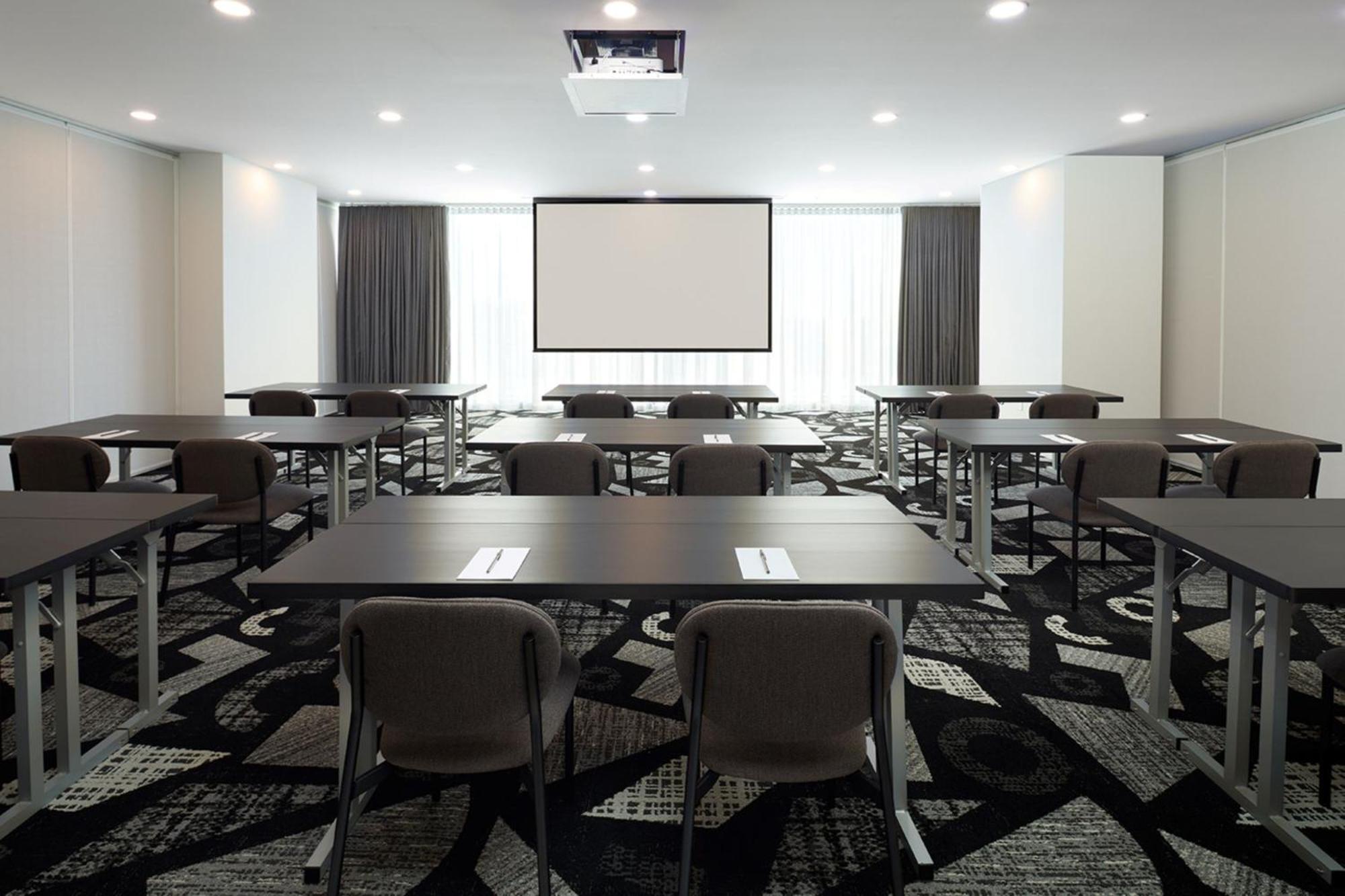 Courtyard By Marriott Montreal Laval Hotel Eksteriør billede