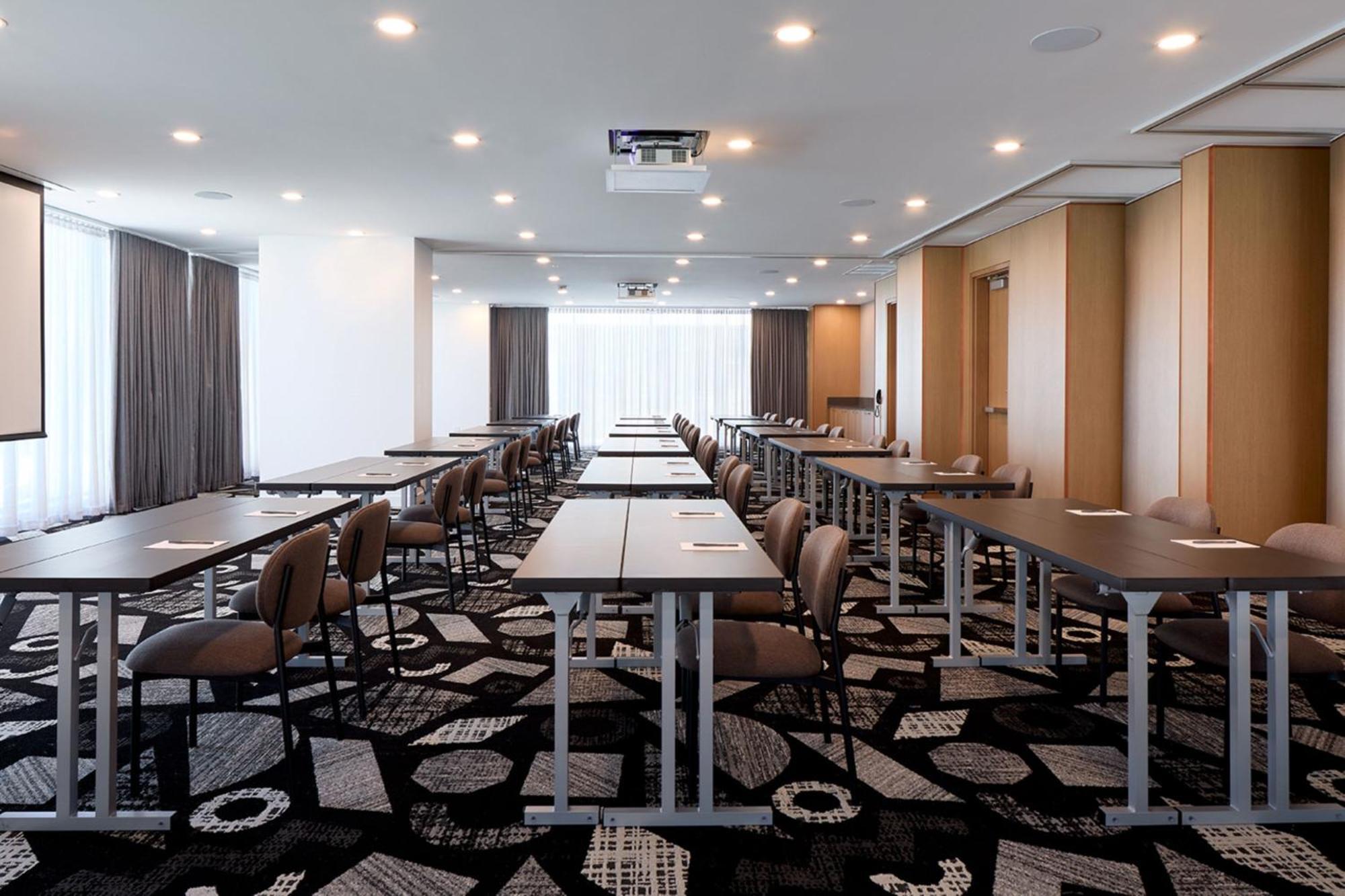 Courtyard By Marriott Montreal Laval Hotel Eksteriør billede